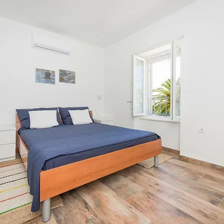 Yacht Harbor Apartment